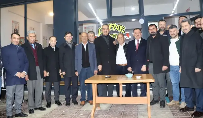 Sakarya'da siyasi partilerin belediye başkan adayları iftar programında buluştu