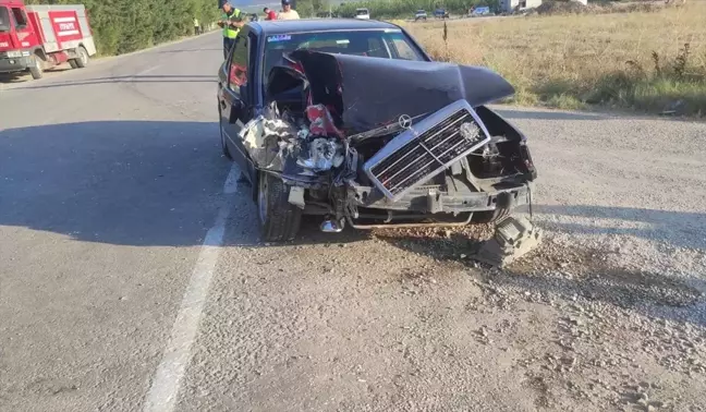 Isparta'da otomobil ile pat pat çarpışması: 2 ölü, 8 yaralı