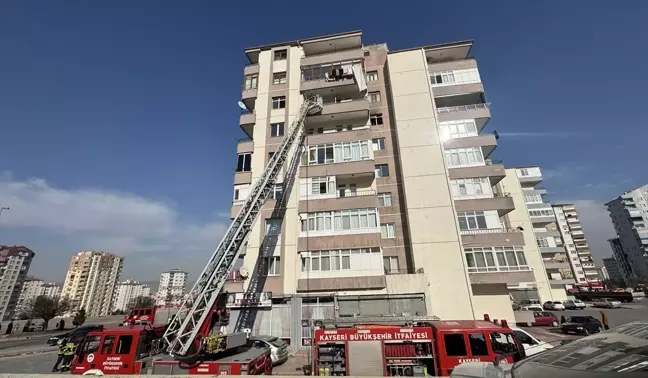 Kayseri'de Apartmanda Yangın: 1 Kişi Hastaneye Kaldırıldı