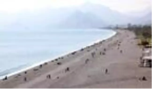 Antalya'da şubat ortasında güneşli hava keyfi
