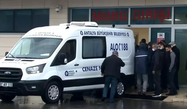 Antalya'da yeni aldığı otomobille eve dönüş yolunda can verdi