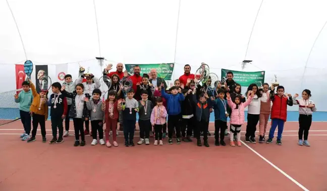 Minikler tenis şenliği sona erdi