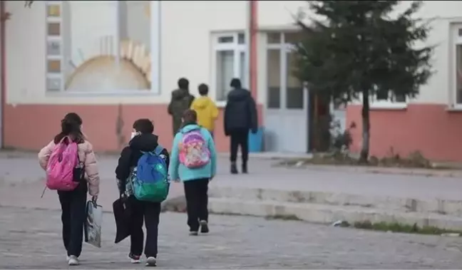 MEB'den deprem bölgesindeki öğrenciler için yeni karar: İsteyen pansiyonlara ücretsiz yerleştirilecek