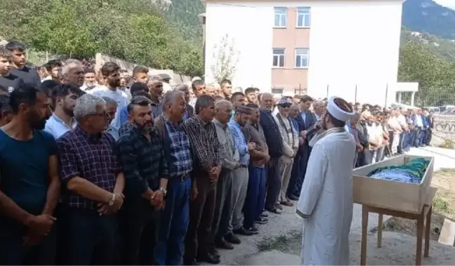 İki kuzeninin ölümlü kavgası sonrası intihar eden genç kız toprağa verildi