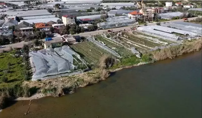 Antalya'da Hortumun Seraya Verdiği Zarar Görüntülendi