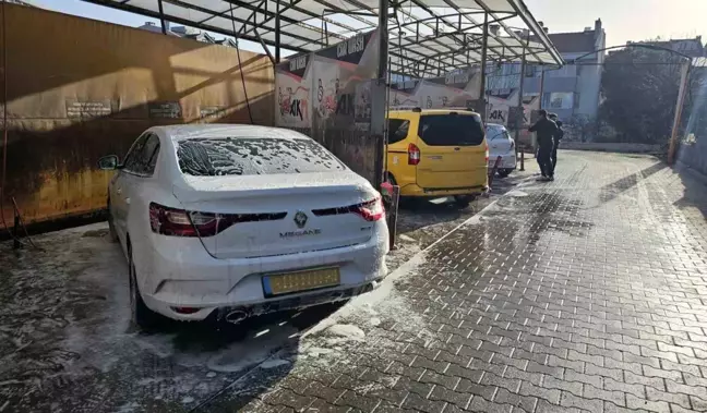Bandırma'da Çöl Tozu Araçları Kapladı