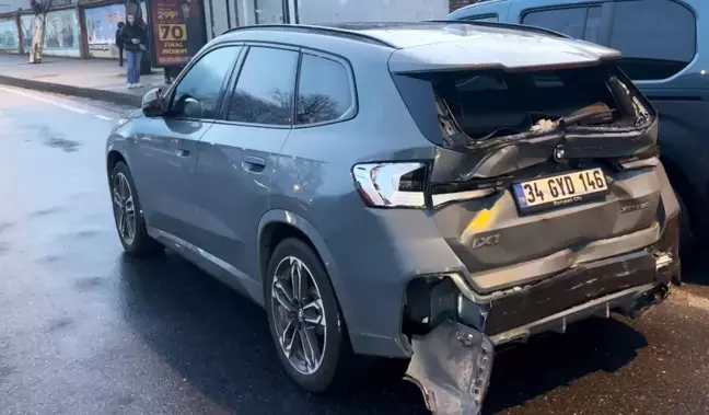 Şişli'de Özel Halk Otobüsü Kaza Yaptı: 2 Yaralı