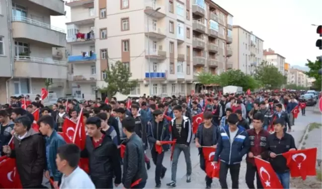 Gençler 81 İlde Şehitleri Anacak