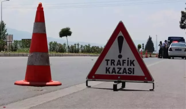 Güncelleme - Aydın'da Otomobil ile Tır Çarpıştı: 4 Ölü, 1 Yaralı