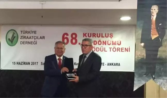Türkye Ziraatçler Derneğ'nden Dünya Yazarı Yıldırım'a Ödül