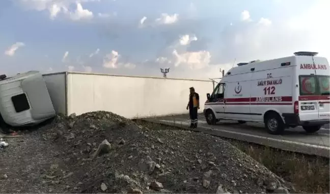Yumurta yüklü tır devrildi: 2 yaralı