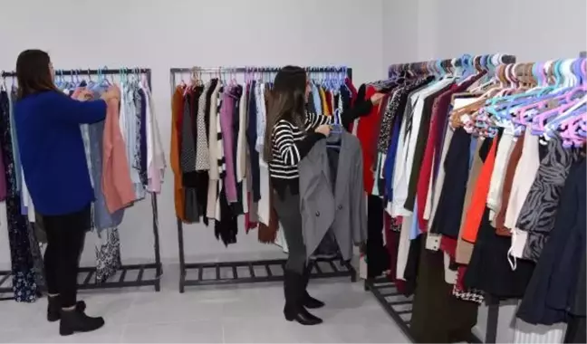 Üniversitede ihtiyaç sahipleri için 'Giy-Çık' mağazası