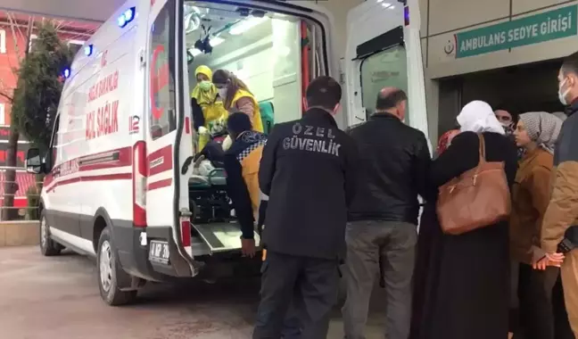 Kitaplıktaki tabanca düşünce karnından yaralandı