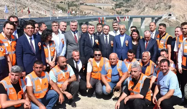 Ulaştırma ve Altyapı Bakanı Uraloğlu, Yusufeli Merkez Viyadüğü açılış töreninde konuştu Açıklaması