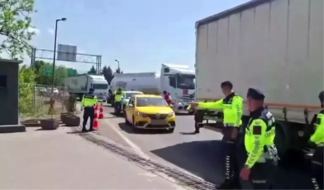 Sakarya'da Düzensiz Göçmen Kaçakçılığı Operasyonu