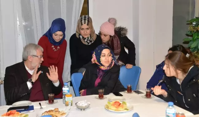 Rektör Ulcay'dan Kız Öğrencilere Ziyaret