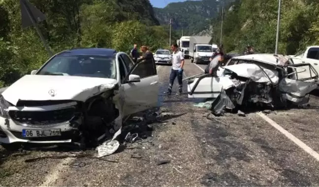 Karabük'te 3 araçlı zincirleme kaza: 2 ölü, 7 yaralı