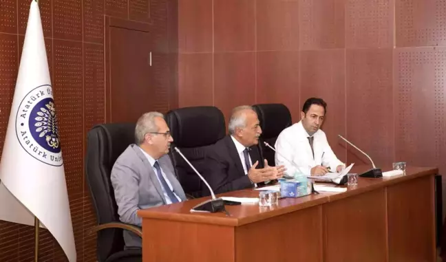Rektör Çomaklı, Tıp Fakültesi öğretim üyeleriyle bir araya geldi