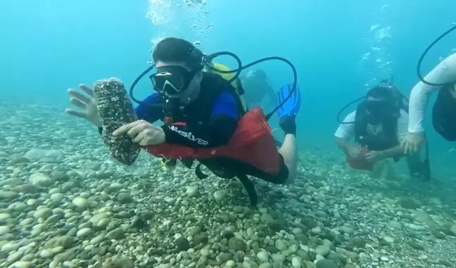 Konyaaltı Sahili'nde Deniz Kirliliğiyle Karşılaşıldı