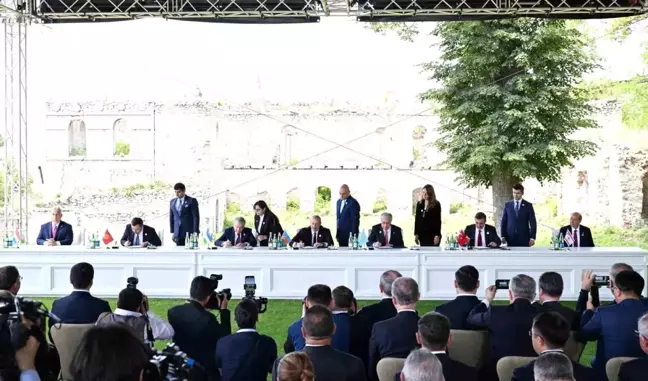 Türk Devletleri Teşkilatı Zirvesi'nde Karabağ Deklarasyonu İmzalandı