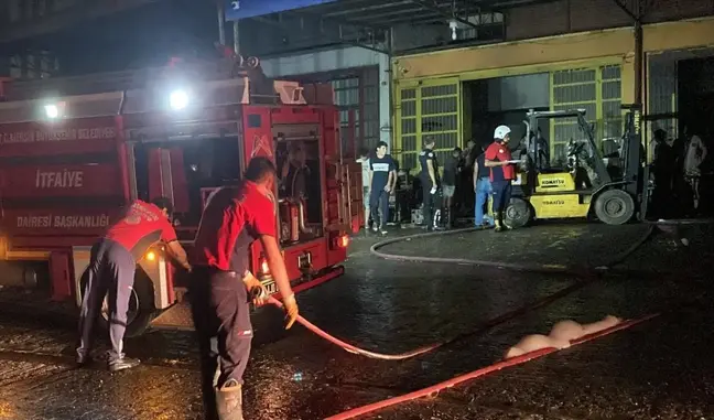 Mersin'de iş yerinde çıkan yangın söndürüldü