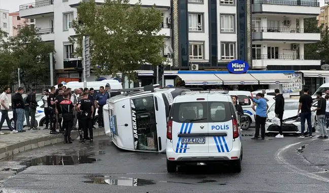 Diyarbakır'da Otomobil ve Minibüs Çarpıştı: 9 Yaralı