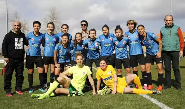 Döşemealtı Kadın Futbol Takımı, Karadeniz Ereğli'yi Ağırlıyor