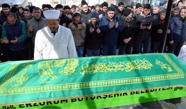 Okulun Önünde Bıçaklanarak Öldürülen Genç, Toprağa Verildi