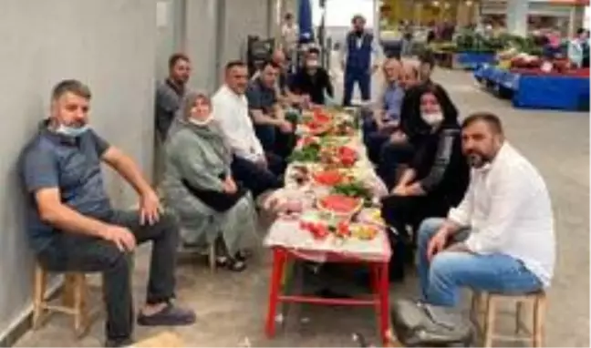 Ak Parti pazarcı esnafının sorunlarını dinledi