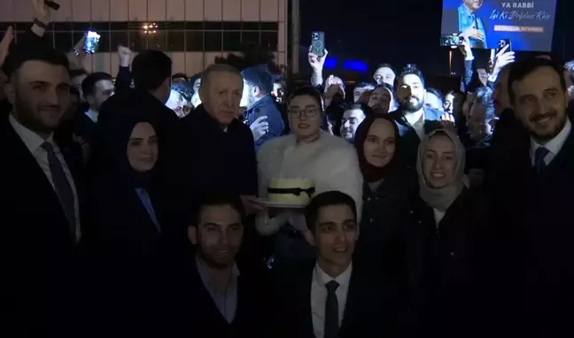 Cumhurbaşkanı Erdoğan'a gençlerden doğum günü sürprizi