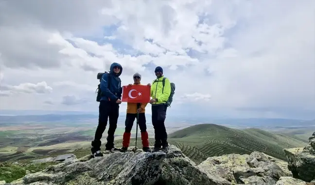 Kırşehirli Dağcılar Demirli Kale Tepe'ye Tırmandı