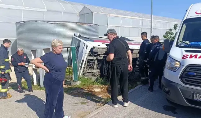 Manavgat'ta Tur Midibüsü Devrildi: 19 Yaralı