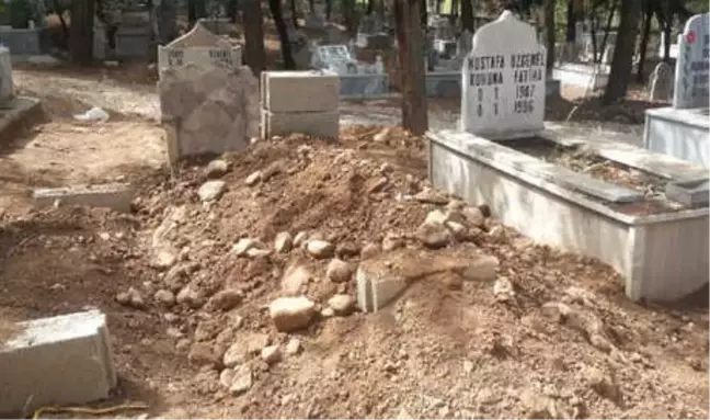Cenazeler Karıştı, Mezar Kazılıp Hata Düzeltildi