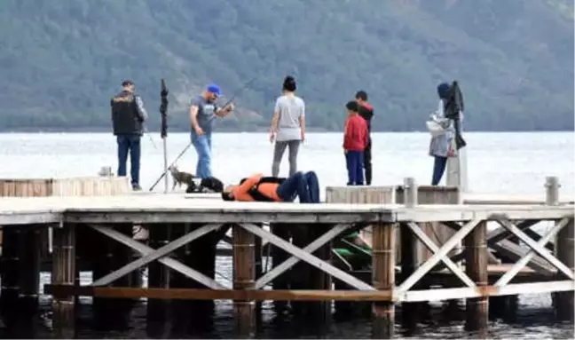 Kasım Güneşinde Kulaç Attılar