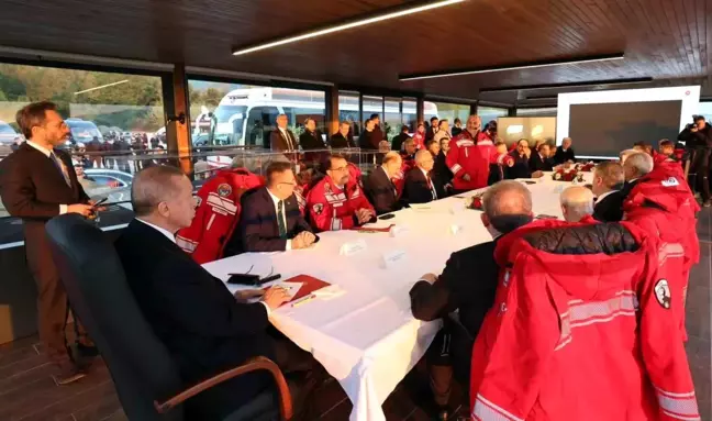 Cumhurbaşkanı Erdoğan, Karadeniz gazı işleme tesislerini havadan inceledi