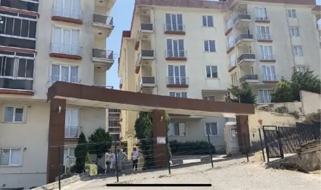 Pendik'te 5 bloklu sitenin kaçak girişi tel örgüyle kapatıldı