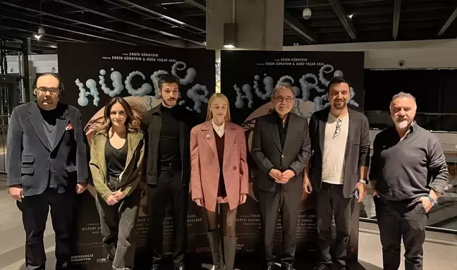 Engin Günaydın'ın yazıp yönettiği 'Hücreler' oyununun galası gerçekleştirildi