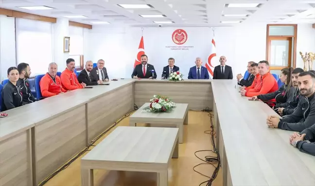 KKTC Başbakanı Üstel, Türk Karate Milli Takımı'nın KKTC'de kamp yapmasından memnuniyetini dile getirdi