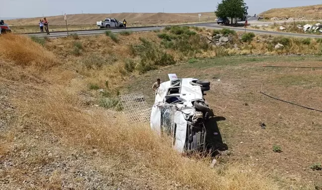 Diyarbakır'da pikap ve minibüs çarpışması: 13 yaralı