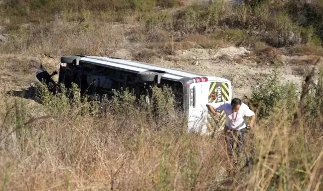 Kuzey Marmara Otoyolu'nda servis minibüsü kaza yaptı, 9 kişi yaralandı