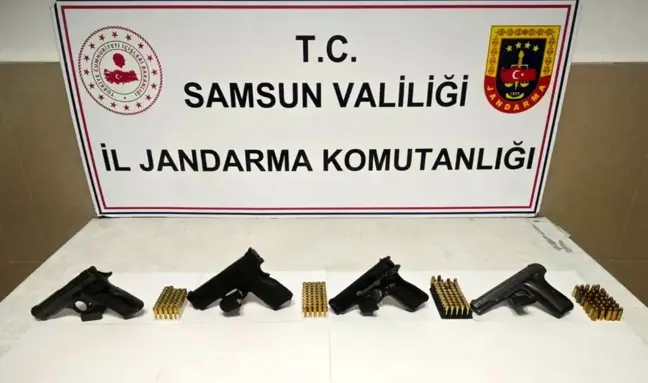 Samsun'da Jandarma Evinin İçinde 4 Tabanca Ele Geçirdi