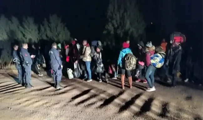 Ayvalık'ta 32 düzensiz göçmen ve 1 organizatör yakalandı