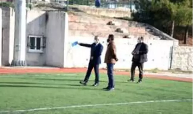 Safranbolu Sentetik Futbol Sahası'nın zemini yenileniyor
