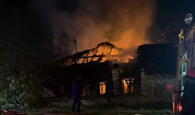 Safranbolu'da Yangın: Evinin Kullanılamaz Hale Gelmesi Sonucu Bir Kişi Hastaneye Kaldırıldı