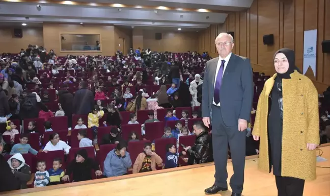 Boyabat Belediyesi çocuklar için sinema etkinliği düzenledi