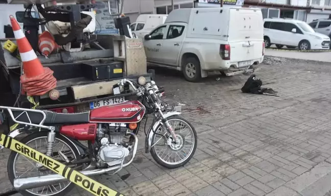 Bozyazı'da Elektrikli Bisikletle Motosiklet Çarpıştı: İki Yaralı