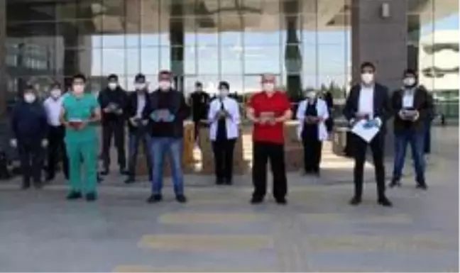 AK Parti'li Baybatur'dan korona savaşçılarına çilekli teşekkür