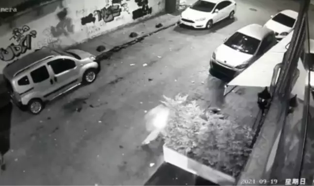 Son dakika haberleri... BEYOĞLU'NDA 1 KİŞİNİN ÖLDÜĞÜ GÜRÜLTÜ KAVGASI KAMERADA