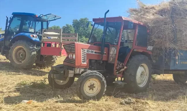 Uşak'ta Saman Yüklü Traktör Kazası: Bir Kişi Ağır Yaralandı