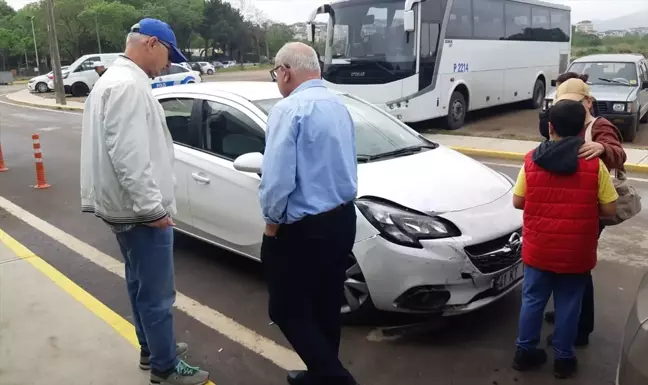 Kocaeli'de Otomobilin Bebek Arabasına Çarpması Sonucu 2 Yaşındaki Çocuk Yaralandı